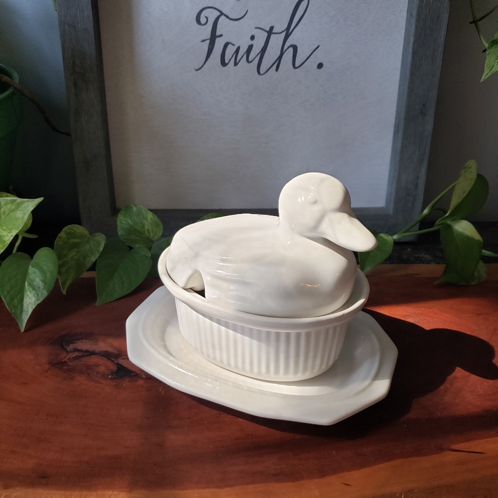 Vintage White Duck California USA Pottery Gravy/Soup Tureen & platter